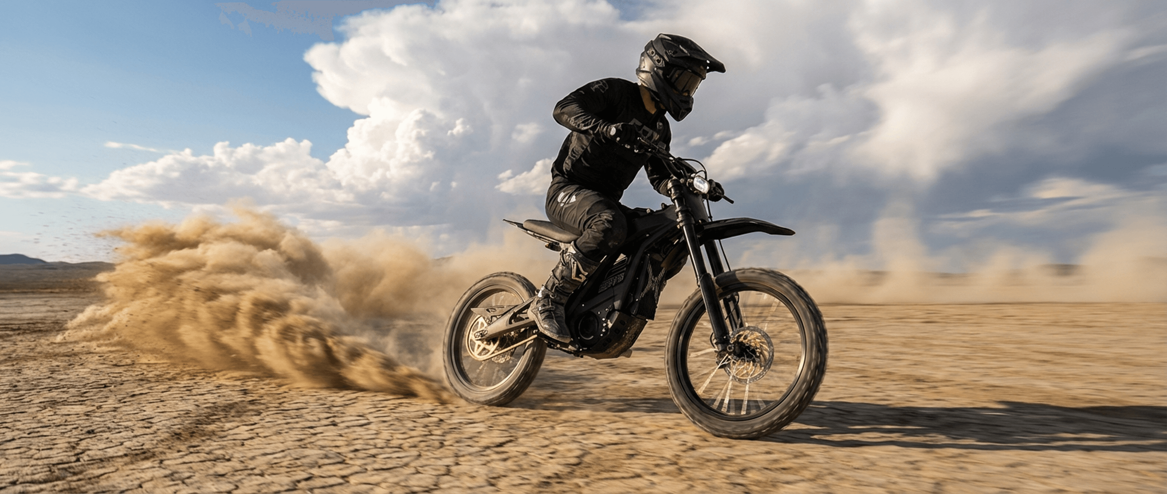 SR blasting through desert with roost